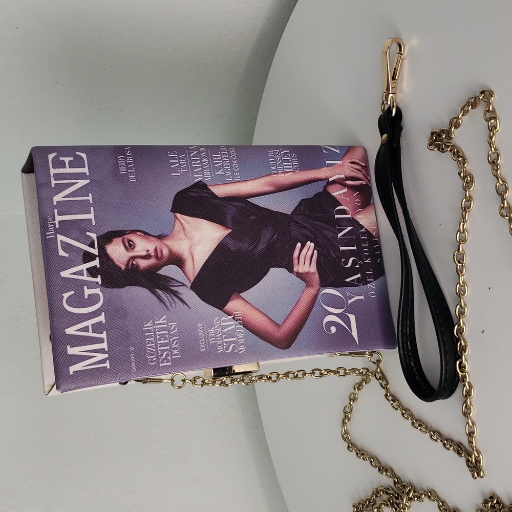 PURSE that looks like a Magazine - Avant Garde Bougie Fun Vogue 7 x 4.25